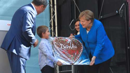 Άνγκελα Μέρκελ: Η αστρονομική σύνταξη που θα λάβει, τα κέικ δαμάσκηνου και η &quot;δεύτερη καριέρα&quot;