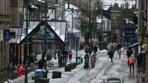 Καταιγίδα Γκορέτι: Χιλιάδες νοικοκυριά στο σκοτάδι, ακυρώσεις πτήσεων, προβλήματα στις μεταφορές στην Ευρώπη