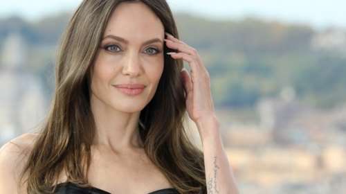 Η Αντζελίνα Τζολί και πάλι στο club των ξανθιών: Η λαμπερή έντονη απόχρωση που φαίνεται να είναι η δυνατή τάση της άνοιξης