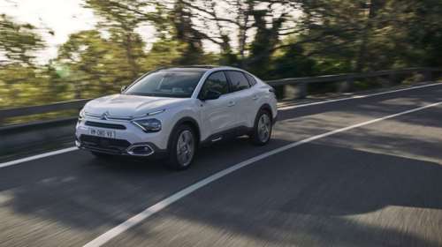 Η Citroen αποκάλυψε τα νέα e-C4 X και C4 X