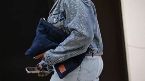 5 stylish looks που μπορείς να δημιουργήσεις με τζιν παντελόνι τις γιορτές