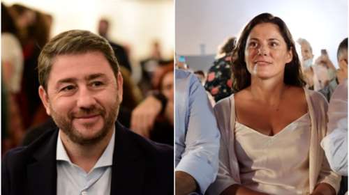 Το σχολείο στην Πλάκα που &quot;ενώνει&quot; ΣΥΡΙΖΑ - ΠΑΣΟΚ: Ανδρουλάκης - Μπαζιάνα μαζί στη σχολική γιορτή