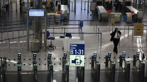 Ακόμη 110 Έλληνες στην Αθήνα με τρίτη ειδική πτήση από Μόσχα