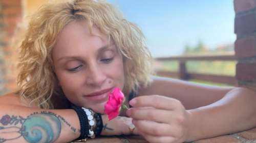 Η Ελεονώρα Ζουγανέλη απολαμβάνει το καλοκαίρι ήρεμη, άβαφη και topless [εικόνες]