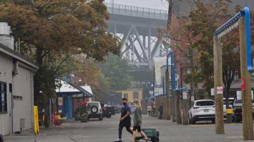 Κορονοϊός: Συνεχίζουν να μετρούν πάνω από 1.000 θανάτους την ημέρα οι ΗΠΑ