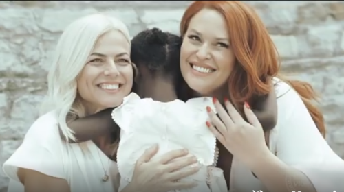 Σίσσυ Χρηστίδου: Η τρυφερή φωτογραφία με τη βαφτιστήρα της Έιντα και την ολόιδια κούκλα της