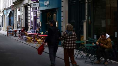 Γαλλία: Tέλος το κάπνισμα στις παραλίες, τα πάρκα και έξω από τα σχολεία από την 1η Ιουλίου