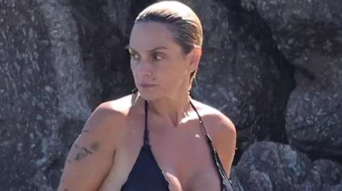 Η Ελεωνόρα Ζουγανέλη με μαύρο μπικίνι στη Μύκονο: Οι paparazzi φωτογραφίες