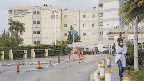 Χανιά: &quot;Δεν την είδα&quot;, λέει ο πατέρας που παρέσυρε την κόρη του με το αυτοκίνητό του - Αγωνία για το 2,5 ετών κοριτσάκι