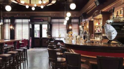 Ένα από τα πιο θρυλικά μπαρ της Αθήνας ανοίγει ξανά