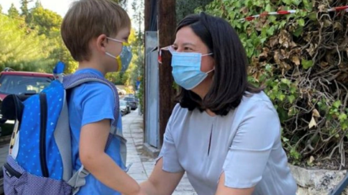 Άνοιγμα σχολείων: Η τρυφερή ανάρτηση της Νίκης Κεραμέως με τον γιο της [Εικόνα]