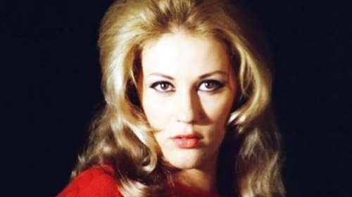 58 χρόνια πριν: Η Ζωή Λάσκαρη νύφη στο γάμο της με τον Πέτρο Κουτουμάνο - το πριγκιπικό νυφικό που κάλυψε με μαντήλι στην τελετή