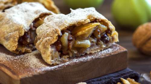 Πανεύκολη συνταγή για λαχταριστό στρούντελ μήλου με σπιτικό φύλλο