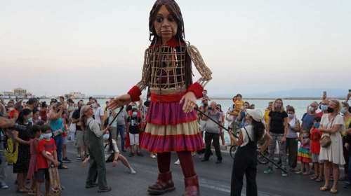 "Όχι" στην κούκλα "προσφυγοπούλα Αμάλ" λένε τα Μετέωρα - "Είμαστε θρησκευτικός προορισμός", δηλώνει ο δήμαρχος