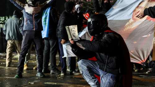 Τουρκία: Δικαστής διέταξε την προφυλάκιση φωτορεπόρτερ του AFP