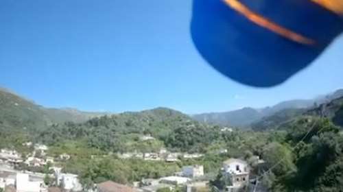 Συνέβη στα Χανιά: Έστειλε κρασί κερασμένο στον γείτονά του με...drone {Βίντεο]