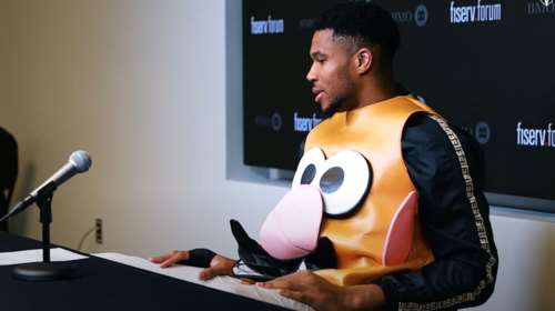 Γιάννης Αντετοκούνμπο: &quot;Κύριος Πατάτας&quot; ο &quot;Greek Freak&quot; σε συνέντευξη τύπου μετά από αγώνα - Πώς το δικαιολόγησε