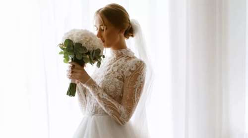 Παντρεύεσαι το καλοκαίρι; Αυτά τα κομψά και άνετα παπούτσια θα αναδείξουν το bridal look σου