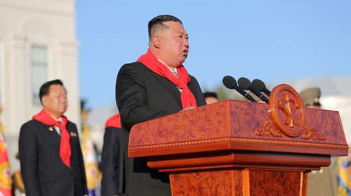 Η Βόρεια Κορέα εκτόξευσε δύο βαλλιστικούς πυραύλους και κάνει ασκήσεις για τη χρήση πυρηνικών όπλων