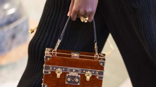 Το μανικιούρ για κοντά νύχια που κάνει το glitter να δείχνει ακριβό και κομψό