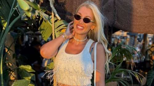 Η Κωνσταντίνα Σπυροπούλου πίνει cocktail και ποζάρει με το μαγιό της στην Αθηναϊκή Ριβιέρα