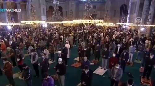 Αγιά Σοφιά: Προκλητική προσευχή για το Μπαϊράμι μετά από 87 χρόνια [Εικόνες-Βίντεο]