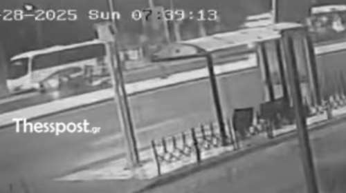 Βίντεο ντοκουμέντο: Αυτοκίνητο παρασύρει 40χρονη στη Θεσσαλονίκη - Νοσηλεύεται στη ΜΕΘ