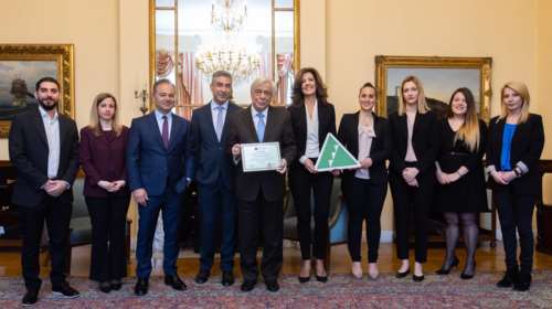 To Junior Achievement Greece στον ΠτΔ Προκόπη Παυλόπουλο- Τον τίμησε για την στήριξή του στη μαθητική επιχειρηματικότητα