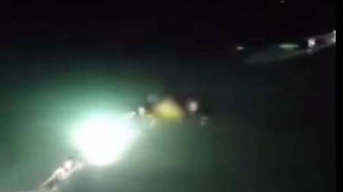 Βίντεο: Η στιγμή που αστυνομικοί της ΔΙΑΣ σώζουν άνθρωπο που έχει μπλεχτεί σε παραγάδι στη θάλασσα στη Δραπετσώνα