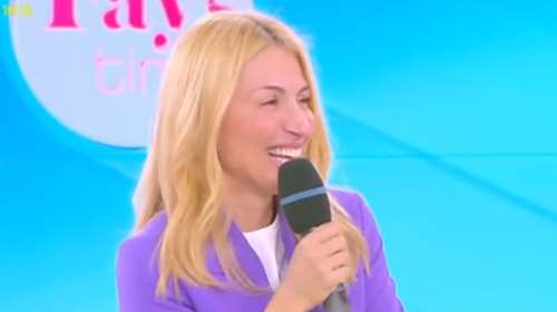 Η Μαρία Ηλιάκη &quot;εισέβαλε&quot; στο πλατό της εκπομπής της Φαίης Σκορδά - &quot;Μου έστειλαν μηνύματα αν είσαι έγκυος&quot;