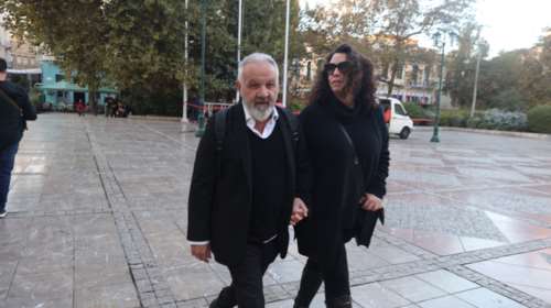 Θηβαίος για Σαββόπουλο: "Χάσαμε όλοι τον παππού μας που μας έλεγε παραμύθια - Εφυγε το πρωτότυπο και μείνανε τα αντίγραφα"