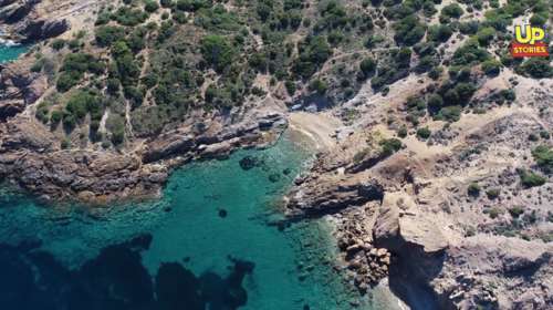 Κάτω Σούνιο: Οι κρυφές μοναχικές παραλίες μόνο για 2 πετσέτες [Bίντεο]