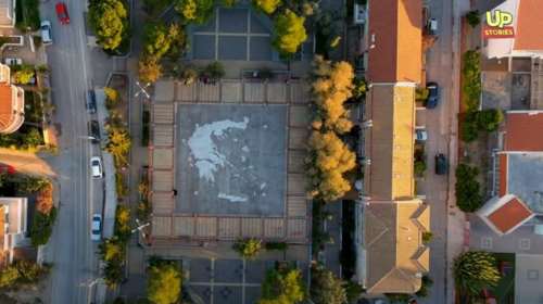 Πλατεία &quot;Ελλάς&quot;. Η εκπληκτική αλλά άγνωστη πλατεία-χάρτης που χωράει μέσα της ολόκληρη την Ελλάδα [Βίντεο]