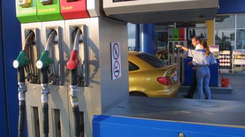 Ιστορικό ρεκόρ στην τιμή της αμόλυβδης στην Ελλάδα: Κίνδυνος για φαύλο κύκλο λόγω της ακρίβειας - Φόβοι για &quot;ντόμινο&quot;