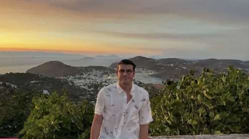 Φίλιππος Τσαγκρίδης: Αγκαλιά με την Katherine Εμπειρίκου στη Μύκονο