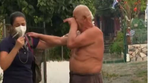 Φωτιά στην Εύβοια-Ανθρώπινο δράμα: Ρεπόρτερ ξεσπά σε κλάματα με ηλικιωμένο που κινδυνεύει - &quot;Και πού να πάω;&quot;