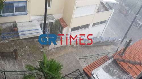 Δυνατή βροχή και χαλάζι σε Φθιώτιδα και Καβάλα: Φωτιά σε δασική έκταση στην Αταλάντη - Προκλήθηκε από κεραυνό