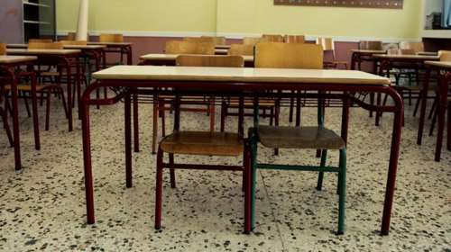 Αλλάζει ο τρόπος που θα παίρνουν οι γονείς τους ελέγχους των μαθητών λόγω κορονοϊού