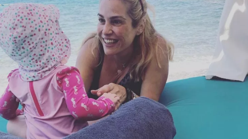 Τζένη Μπότση: Μας δείχνει για πρώτη φορά την κούκλα κόρη της