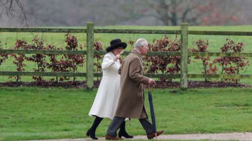 Δεύτερη δημόσια εμφάνιση του Καρόλου: Στην κυριακάτικη λειτουργία στο Σάντρινγκχαμ με την Καμίλα