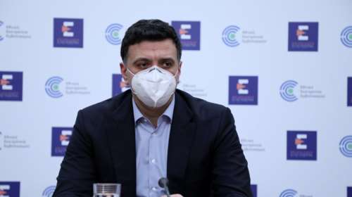 Κικίλιας και Τσιόδρας ενημερώνουν τους εκπροσώπους των κομμάτων για την πανδημία