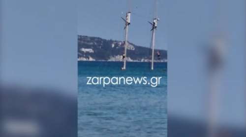 Χανιά: Αποσβολωμένοι λουόμενοι βλέπουν νεαρούς που σκαρφαλώνουν και βουτούν από κατάρτι βυθισμένου ιστιοφόρου (Βίντεο)