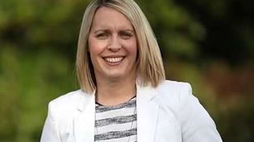 Daily Mail: Πέθανε βραβευμένη ραδιοφωνική παραγωγός του BBC - Εμφάνισε θρόμβους μετά το εμβόλιο της AstraZeneca