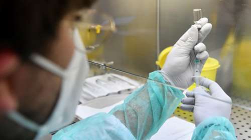 Armani και Prada στον αγώνα κατά της πανδημίας: Προσφέρουν χώρους για εμβολιασμό στην Ιταλία