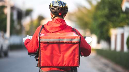 Πάτρα: Ντελιβεράδες εντόπισαν τον οδηγό που χτύπησε και εγκατέλειψε συνάδελφό τους