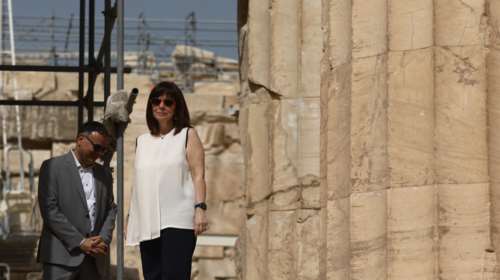 Η Κατερίνα Σακελαροπούλου στην Ακρόπολη: Ο στίχος του Γιώργου Σεφέρη που χρησιμοποίησε για &quot;τα μάρμαρα&quot;