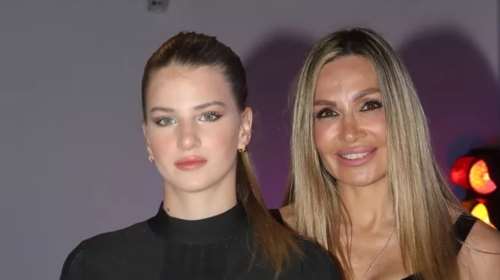 Η Ελένη Πετρουλάκη στη (σούπερ εξοπλισμένη) κουζίνα της - Φτιάχνει καρμπονάρα για την οικογένειά της