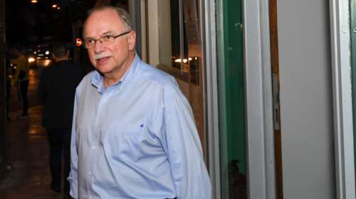 Το τερμάτισε ο Παπαδημούλης: Με αφορμή το θάνατο Σαρτζετάκη συγκρίνει τη Novartis με τη δολοφονία Λαμπράκη