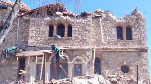 Σεισμός Ελασσόνα: Κατέρρευσε και άλλο τμήμα της εκκλησίας στο Μεσοχώρι - Έπεσαν ρολόι και καμπαναριό