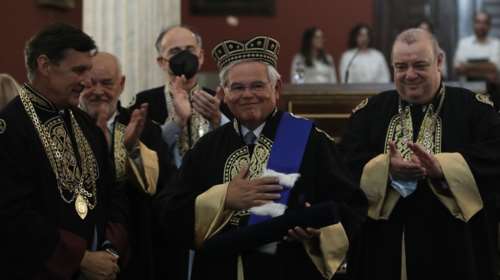 Δείτε live: Η αναγόρευση του Ρόμπερτ Μενέντεζ σε επίτιμο διδάκτορα του ΕΚΠΑ